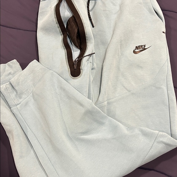 Nike Tech Pants - Picture 3 of 3
